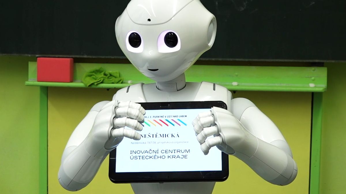 Na základní škole v Ústí učí matematiku robot